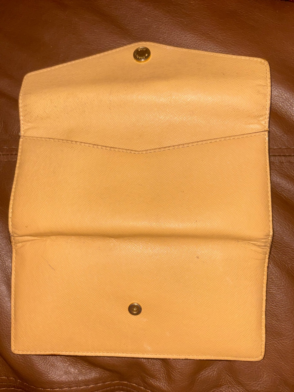 Beautiful Coach Tan Leather Envelope Wallet with Gold-Tone Snap - Picture 7 of 7